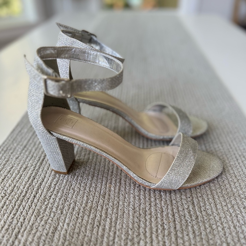 DB Studio Arya Silver Sparkle Block Heel Ankle Strap Dressy Heels Sandals 8.5 - Picture 12 of 15